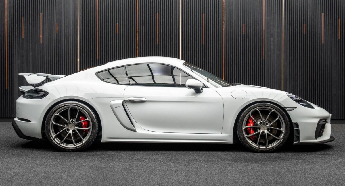 2021 Porsche 718 Image 1